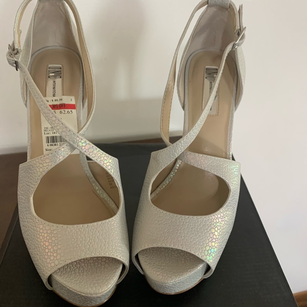 Woman INC high Heel shoe Metallic gray looking